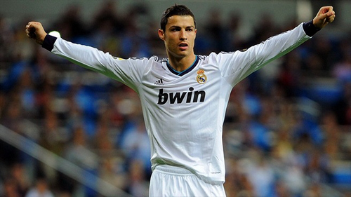 回应主场球迷嘘声，维尼修斯离场时称“他们是花钱来看我的”（面对主场嘘声，维尼修斯退场时回击：他们花钱来看的就是我）