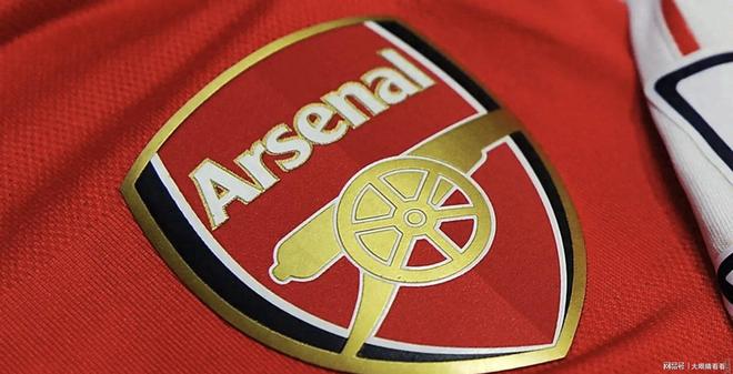 TA：在麦克拉伦执教牙买加时，他曾自掏腰包为工作人员买机票（TA：麦克拉伦执教牙买加期间曾自费为工作人员购机票）