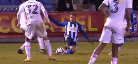 多队争抢顶级射手场面激烈（多队竞逐顶级射手 竞争白热化）