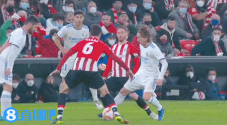 又是逆转！巴萨主场战胜马竞！目前领先四分稳居榜首～（巴萨再度逆转，主场击败马竞！领先4分稳居榜首）