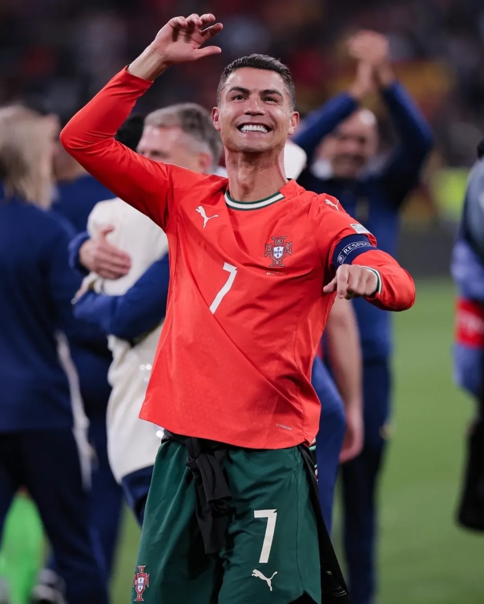 巴萨梅西进球助球队领先皇家社会（梅西破门助巴萨领先皇家社会）