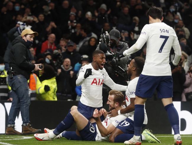 记者：莱万有一种几乎疯狂的求胜欲，他与哈维成了更衣室对手（记者：莱万胜欲近乎疯狂，与哈维在更衣室已成对立面）