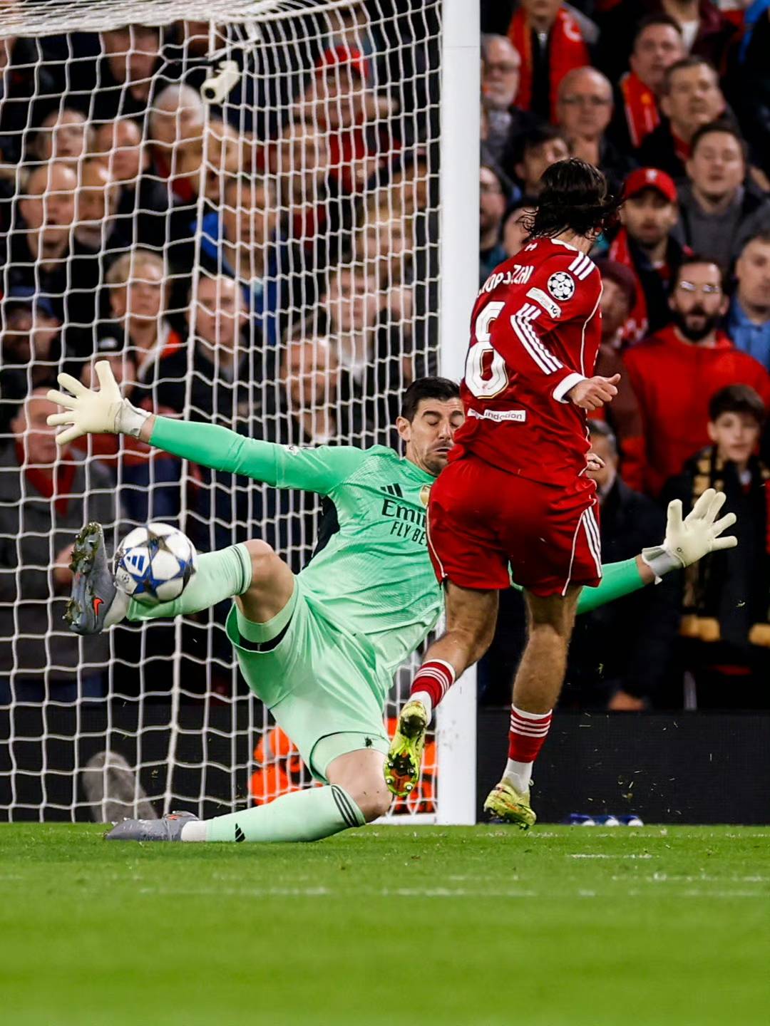 出战4场完成3场零封+两度扑点，迈尼昂当选米兰11月最佳球员（4战3零封两度扑点，迈尼昂荣膺米兰11月最佳球员）